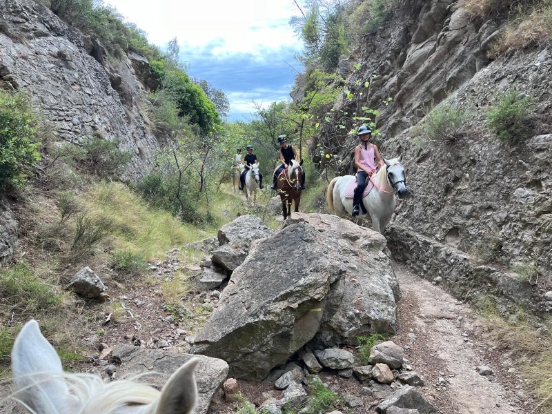 Stage d’équitation pour enfants et adolescents pendants les vacances de Pâques 