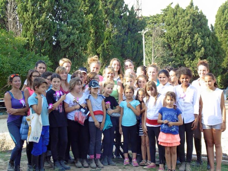 centre equestre poney club salon de provence ecuries du mas neuf